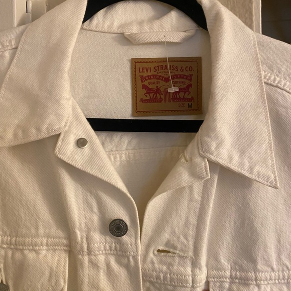 Women’s Levi’s Denim Jacket - Picture 2 of 6